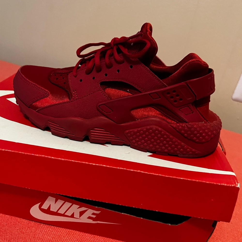 Good used condition huaraches red